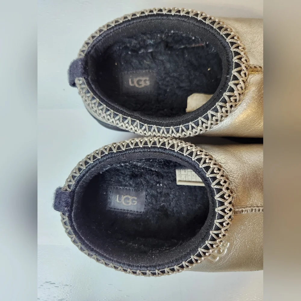 UGG Tazz Leather Faux Fur Lined Metallic Silver Indoor/Outdoor Clog Slippers